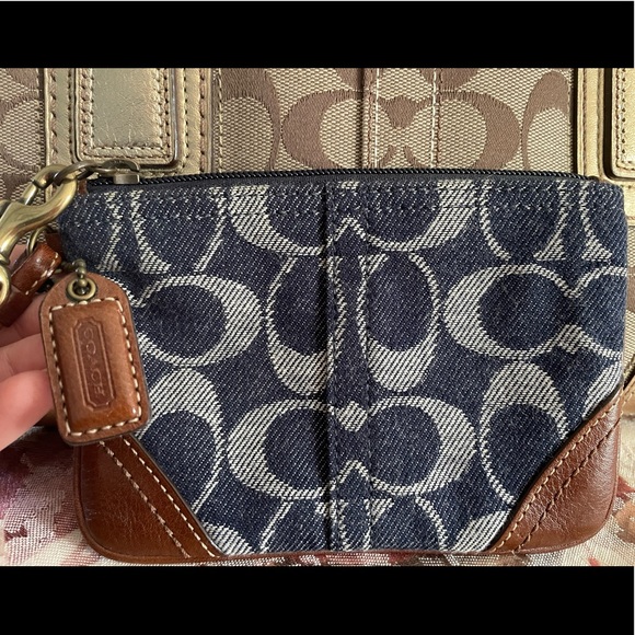 Coach wristlet - Picture 1 of 3